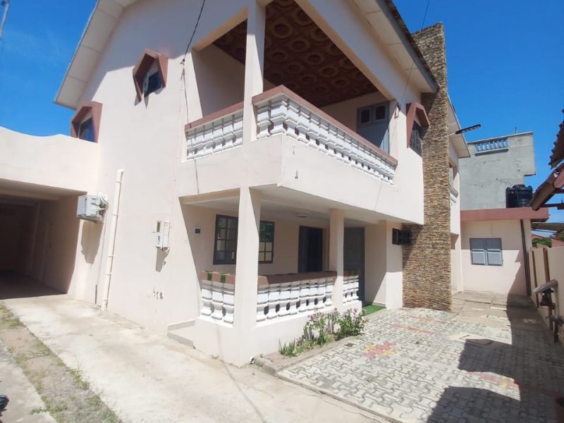 Villa F5 R+1, Fidjrossè fin pavé