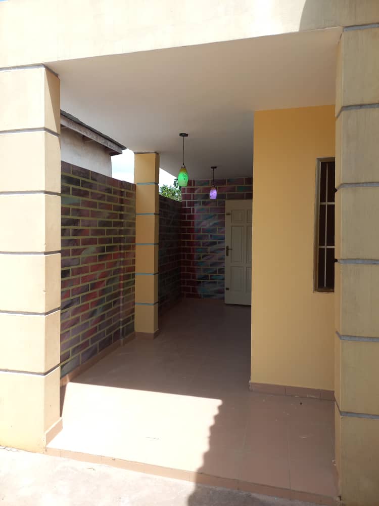 Entrée de la maison F4 à Calavi Ayidegnon